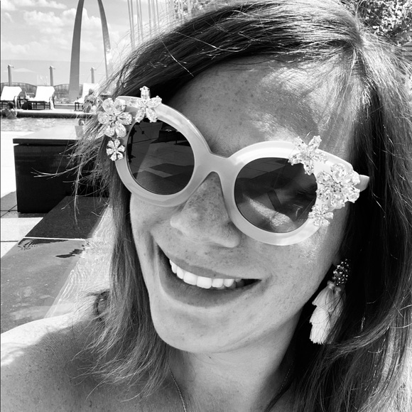 Meet your Posher, Laura - Picture 2 of 4